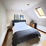 Quiet Townhouse In
