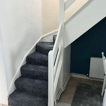 Quiet Townhouse In 코크