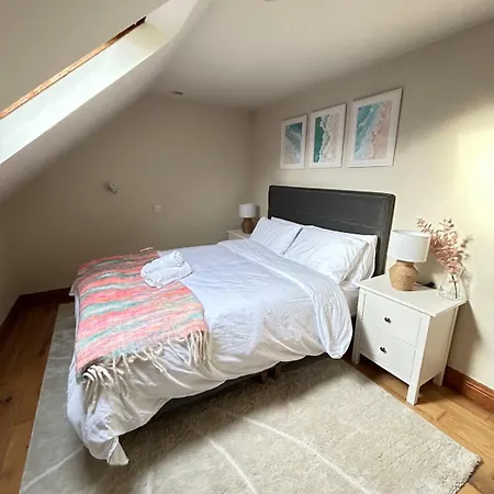 Quiet Townhouse In 코크