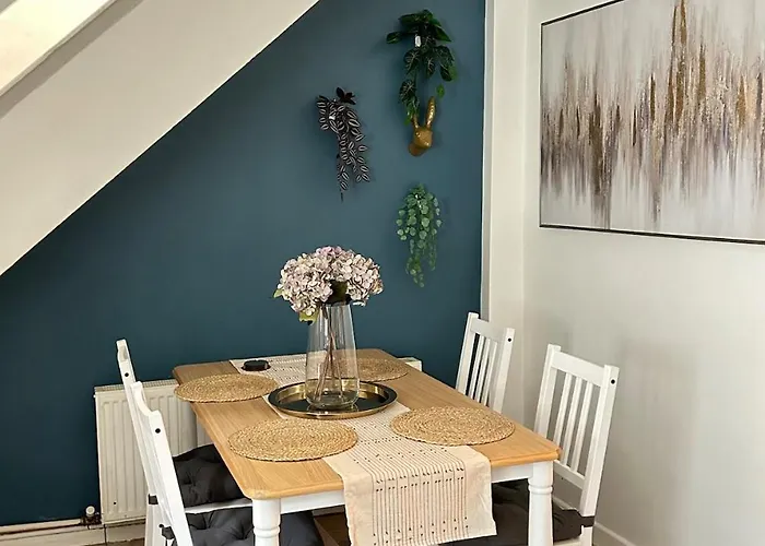 Quiet Townhouse In 코크