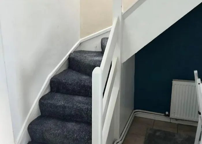 Quiet Townhouse In 코크