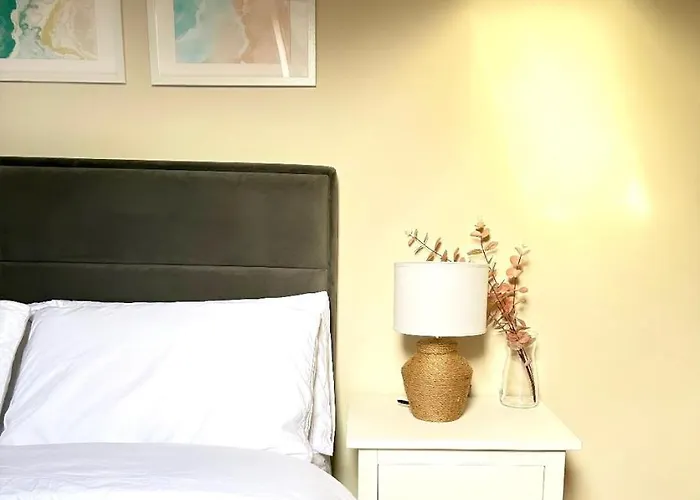 아파트 Quiet Townhouse In *