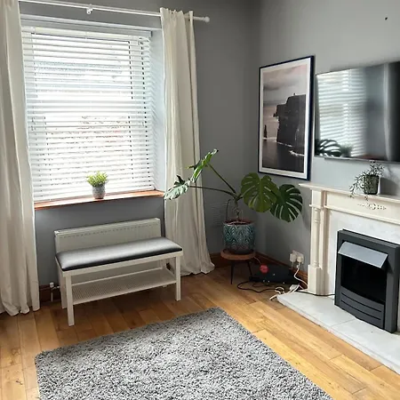 Апартаменты Quiet Townhouse In