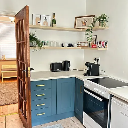 Quiet Townhouse In *