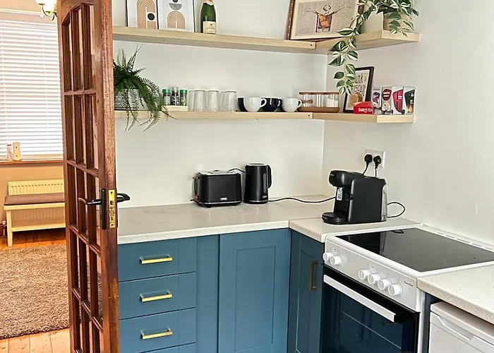 Quiet Townhouse In *