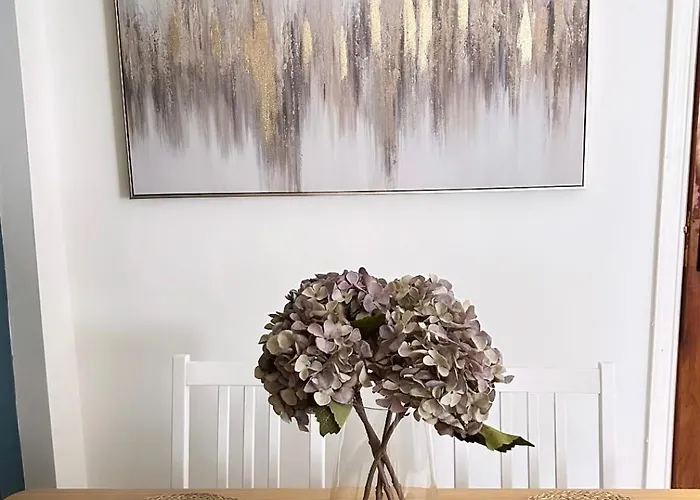 Quiet Townhouse In *