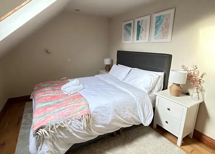 Quiet Townhouse In 科克