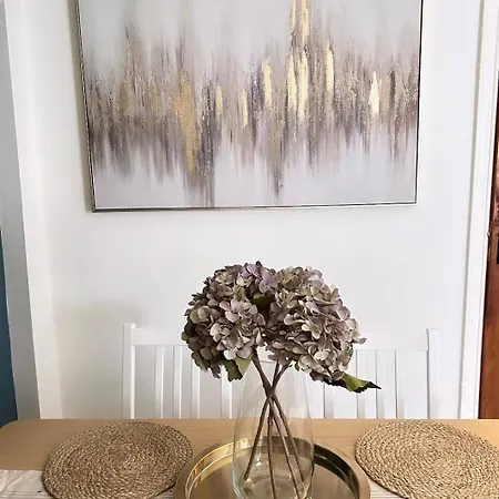 Quiet Townhouse In *